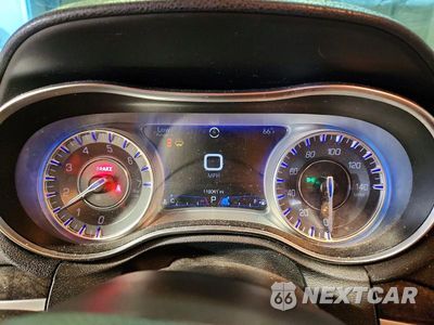 Zdjęcie 9 z 12 samochodu: 2018 CHRYSLER 300 LIMITED VIN:2C3CCAKG9JH240993 - miniatura