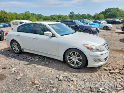 Czwarte zdjęcie samochodu z boku: 2013 HYUNDAI GENESIS 3.8L VIN:KMHGC4DD2DU254989 - miniatura