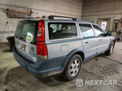 Trzecie zdjęcie samochodu z tyłu: 2002 VOLVO V70 XC VIN:YV1SZ58D721081119 - miniatura
