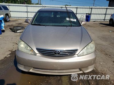 Piąte zdjęcie samochodu w środku: 2005 TOYOTA CAMRY LE VIN:4T1BE30KX5U023598 - miniatura
