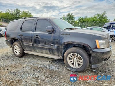Czwarte zdjęcie samochodu z boku: 2011 CHEVROLET TAHOE K1500 LT VIN:1GNSKBE08BR167266 - miniatura