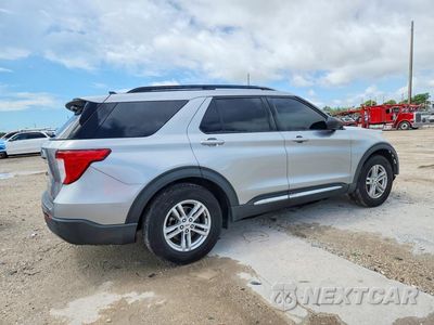 Trzecie zdjęcie samochodu z tyłu: 2021 FORD EXPLORER XLT VIN:1FMSK7DH0MGA12282 - miniatura