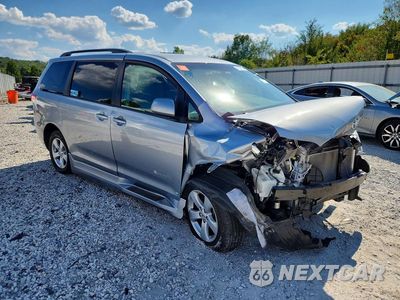 Czwarte zdjęcie samochodu z boku: 2014 TOYOTA SIENNA LE VIN:5TDKK3DCXES440854 - miniatura