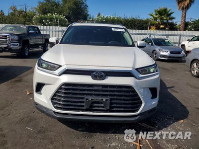Piąte zdjęcie samochodu w środku: 2024 TOYOTA GRAND HIGHLANDER XLE VIN:5TDAAAB59RS032648 - miniatura