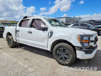 Czwarte zdjęcie samochodu z boku: 2023 FORD F150 SUPERCREW VIN:1FTEW1CP7PKD00409 - miniatura