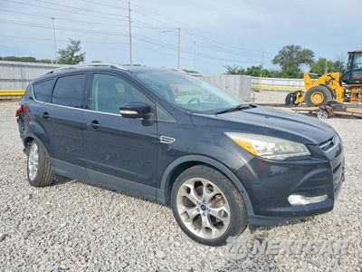 Czwarte zdjęcie samochodu z boku: 2015 FORD ESCAPE TITANIUM VIN:1FMCU9J9XFUC37188 - miniatura