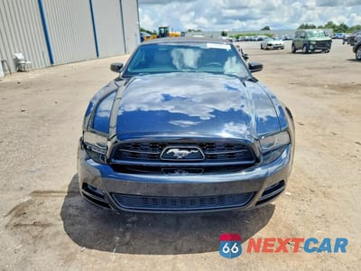 Piąte zdjęcie samochodu w środku: 2014 FORD MUSTANG VIN:1ZVBP8EM6E5249294 - miniatura