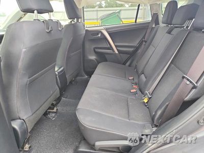 Zdjęcie 10 z 12 samochodu: 2018 TOYOTA RAV4 XLE VIN:JTMWFREV4JJ173842 - miniatura