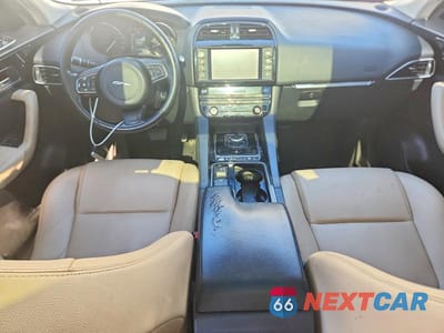 Zdjęcie 8 z 13 samochodu: 2018 JAGUAR F-PACE PREMIUM VIN:SADCJ2GX7JA237108 - miniatura