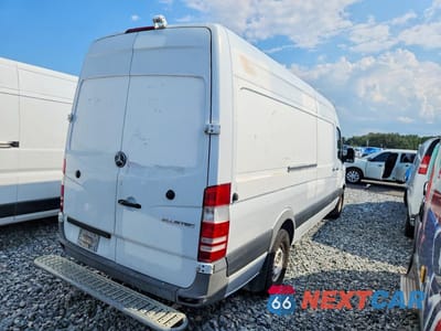 Trzecie zdjęcie samochodu z tyłu: 2015 MERCEDES-BENZ SPRINTER 2500 DELIVERY VAN VIN:WD3PE8DB0FP135600 - miniatura