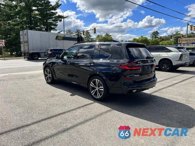 Trzecie zdjęcie samochodu z tyłu: 2023 BMW X7 XDRIVE40I VIN:5UX23EM0XP9R61216 - miniatura