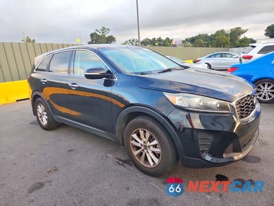 Czwarte zdjęcie samochodu z boku: 2019 KIA SORENTO L VIN:5XYPG4A33KG477853 - miniatura