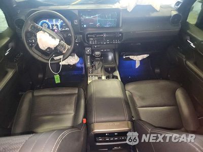 Zdjęcie 8 z 12 samochodu: 2025 TOYOTA LAND CRUISER BASE VIN:JTEABFAJ0S5021571 - miniatura