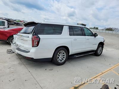 Trzecie zdjęcie samochodu z tyłu: 2024 CHEVROLET SUBURBAN K1500 LT VIN:1GNSKCKD9RR232634 - miniatura