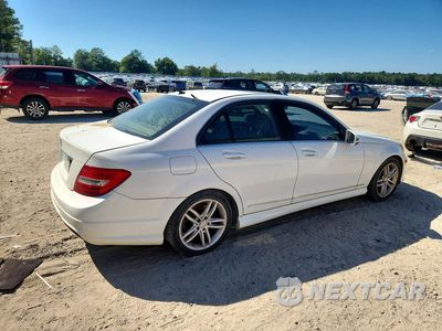 Trzecie zdjęcie samochodu z tyłu: 2013 MERCEDES-BENZ C 250 VIN:WDDGF4HB3DR293829 - miniatura