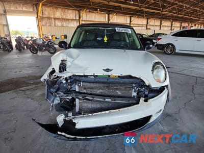 Piąte zdjęcie samochodu w środku: 2011 MINI COOPER VIN:WMWSU3C50BT094983 - miniatura