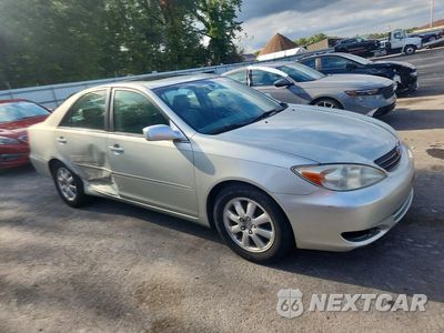 Czwarte zdjęcie samochodu z boku: 2002 TOYOTA CAMRY XLE V6 VIN:JTDBF30K120041346 - miniatura