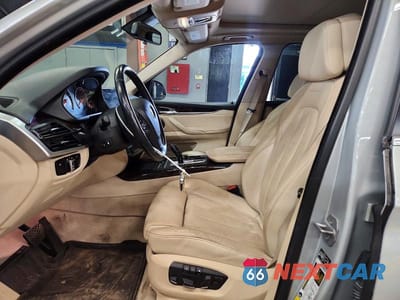 Zdjęcie 7 z 13 samochodu: 2014 BMW X5 XDRIVE50I VIN:5UXKR6C56E0J72113 - miniatura