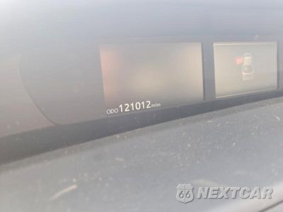 Zdjęcie 9 z 12 samochodu: 2018 TOYOTA PRIUS THREE VIN:JTDKARFU6J3552753 - miniatura