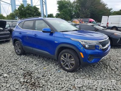 Czwarte zdjęcie samochodu z boku: 2021 KIA SELTOS S VIN:KNDEUCAA3M7101789 - miniatura