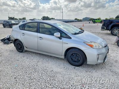 Czwarte zdjęcie samochodu z boku: 2015 TOYOTA PRIUS TWO VIN:JTDKN3DU8F0424771 - miniatura