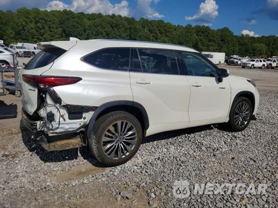 Trzecie zdjęcie samochodu z tyłu: 2021 TOYOTA HIGHLANDER HYBRID PLATINUM VIN:5TDFARAH8MS008754 - miniatura