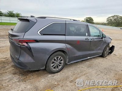 Trzecie zdjęcie samochodu z tyłu: 2025 TOYOTA SIENNA XLE 7-PASSENGER VIN:5TDYSKFC1SS155764 - miniatura