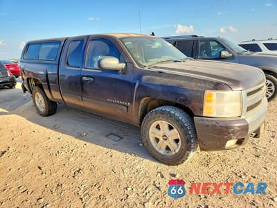 Czwarte zdjęcie samochodu z boku: 2008 CHEVROLET SILVERADO K1500 VIN:2GCEK19J681231972 - miniatura