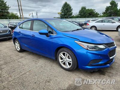Czwarte zdjęcie samochodu z boku: 2018 CHEVROLET CRUZE LT VIN:3G1BE6SM3JS593059 - miniatura