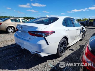 Trzecie zdjęcie samochodu z tyłu: 2022 TOYOTA CAMRY SE VIN:4T1G11AK0NU715745 - miniatura