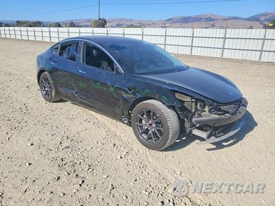 Czwarte zdjęcie samochodu z boku: 2019 TESLA MODEL 3 VIN:5YJ3E1EA5KF193319 - miniatura