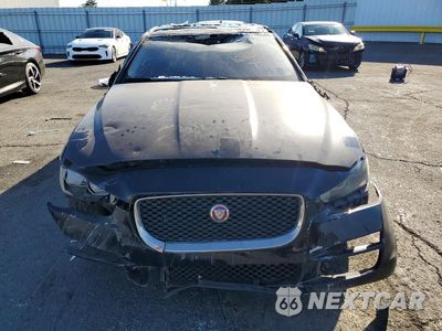 Piąte zdjęcie samochodu w środku: 2018 JAGUAR XE VIN:SAJAR4FX9JCP39245 - miniatura
