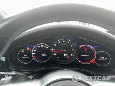 Zdjęcie 8 z 13 samochodu: 2020 PORSCHE CAYENNE VIN:WP1AA2AY9LDA03007 - miniatura