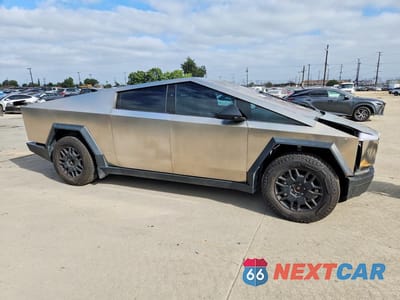 Czwarte zdjęcie samochodu z boku: 2024 TESLA CYBERTRUCK VIN:7G2CEHED8RA000054 - miniatura