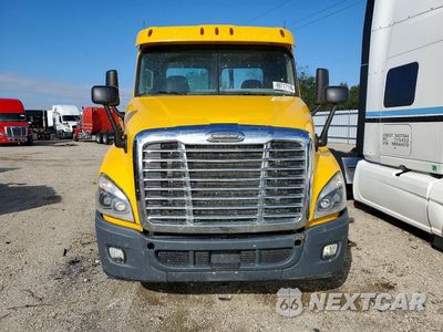 Piąte zdjęcie samochodu w środku: 2013 FREIGHTLINER CASCADIA SEMI TRUCK VIN:1FUJGEDV2DSBU5095 - miniatura