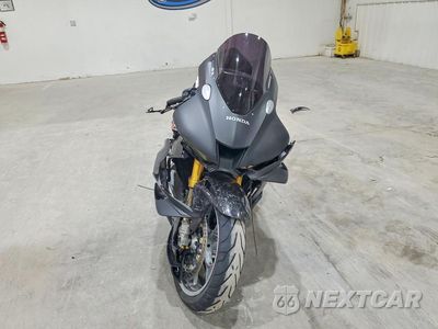 Drugie zdjęcie samochodu z przodu: 2025 HONDA CBR1000 VIN:JH2SC8218SK400276 - miniatura
