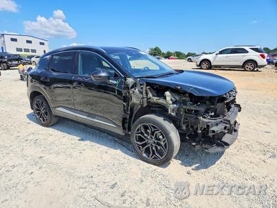Czwarte zdjęcie samochodu z boku: 2025 NISSAN KICKS SR VIN:3N8AP6DA8SL340013 - miniatura