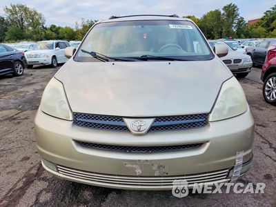 Piąte zdjęcie samochodu w środku: 2004 TOYOTA SIENNA XLE 7 PASSENGER VIN:5TDBA22C54S021180 - miniatura