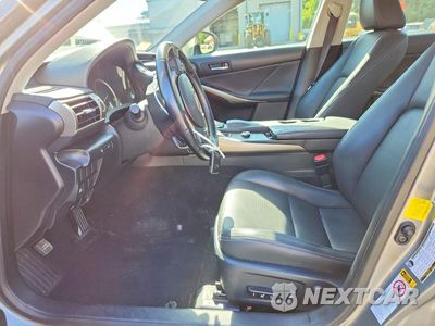 Zdjęcie 7 z 12 samochodu: 2016 LEXUS IS 300 VIN:JTHCM1D21G5006596 - miniatura