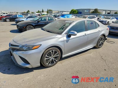 2020 TOYOTA CAMRY SE 4T1G11AKXLU857629 - główne zdjęcie licytacji z USA - miniatura