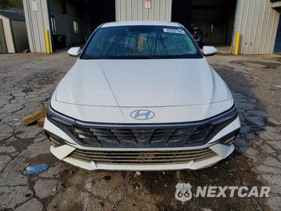Piąte zdjęcie samochodu w środku: 2025 HYUNDAI ELANTRA SE VIN:KMHLL4DG4SU091655 - miniatura