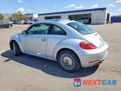 Drugie zdjęcie samochodu z przodu: 2013 VOLKSWAGEN BEETLE VIN:3VWJP7AT7DM676673 - miniatura