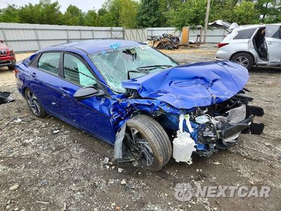 Czwarte zdjęcie samochodu z boku: 2025 HYUNDAI ELANTRA SEL SPORT VIN:KMHLM4DG5SU082640 - miniatura