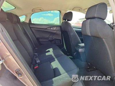 Zdjęcie 10 z 12 samochodu: 2019 HONDA CIVIC LX VIN:19XFC2F67KE042376 - miniatura