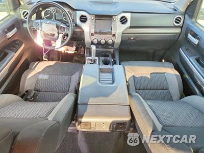 Zdjęcie 8 z 13 samochodu: 2017 TOYOTA TUNDRA CREWMAX SR5 VIN:5TFEM5F14HX114786 - miniatura