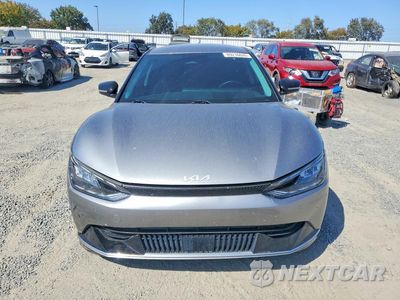 Piąte zdjęcie samochodu w środku: 2023 KIA EV6 WIND VIN:KNDC34LA0P5150056 - miniatura