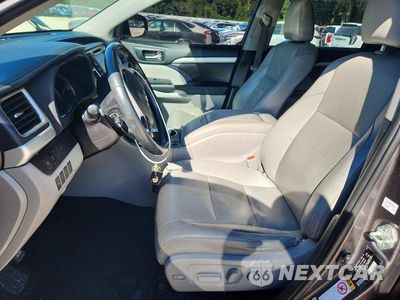Zdjęcie 7 z 13 samochodu: 2019 TOYOTA HIGHLANDER HYBRID VIN:5TDKZRFH8KS359807 - miniatura