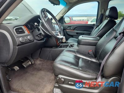 Zdjęcie 7 z 14 samochodu: 2011 CHEVROLET SUBURBAN K1500 LT VIN:1GNSKJE32BR307798 - miniatura