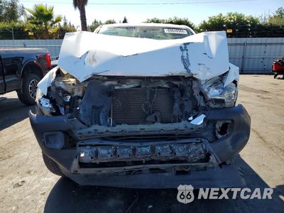 Piąte zdjęcie samochodu w środku: 2017 TOYOTA TACOMA SR VIN:5TFRX5GN2HX077425 - miniatura