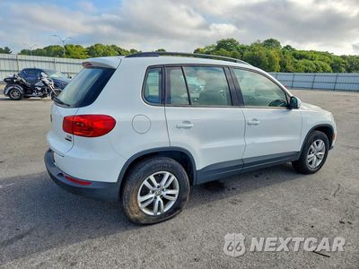 Trzecie zdjęcie samochodu z tyłu: 2016 VOLKSWAGEN TIGUAN S VIN:WVGBV7AX7GW548272 - miniatura